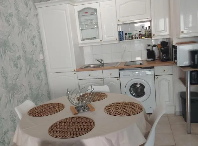 Juan Les Pins Piscine Et A 200m