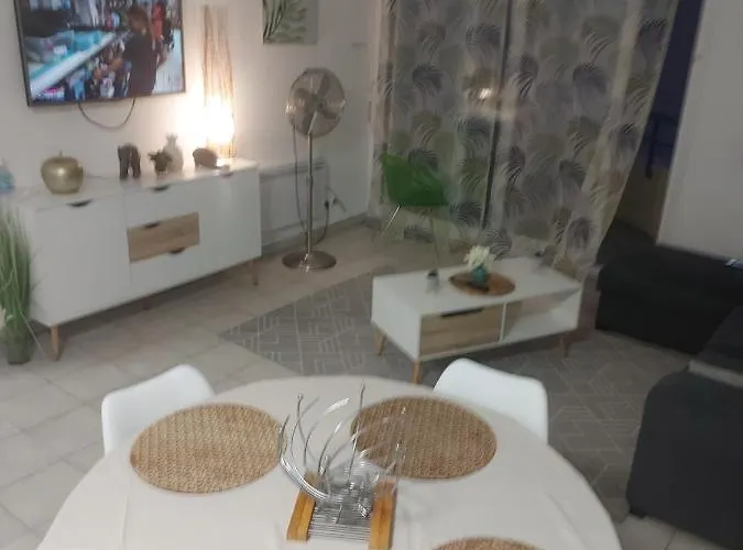 Juan Les Pins Piscine Et A 200m